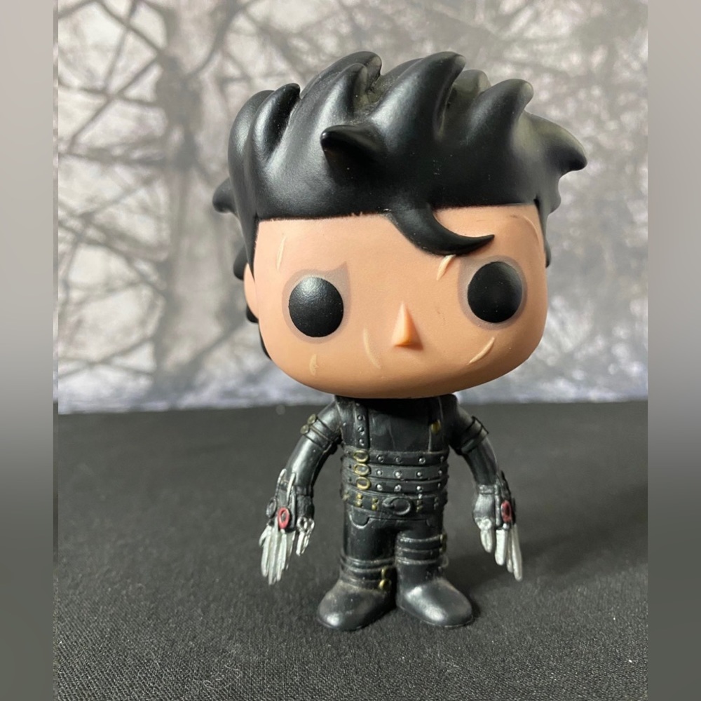 Pop! Movies Edward Scissorhands #17 Authentic Retired/Vaulted Funko Pop (no box)